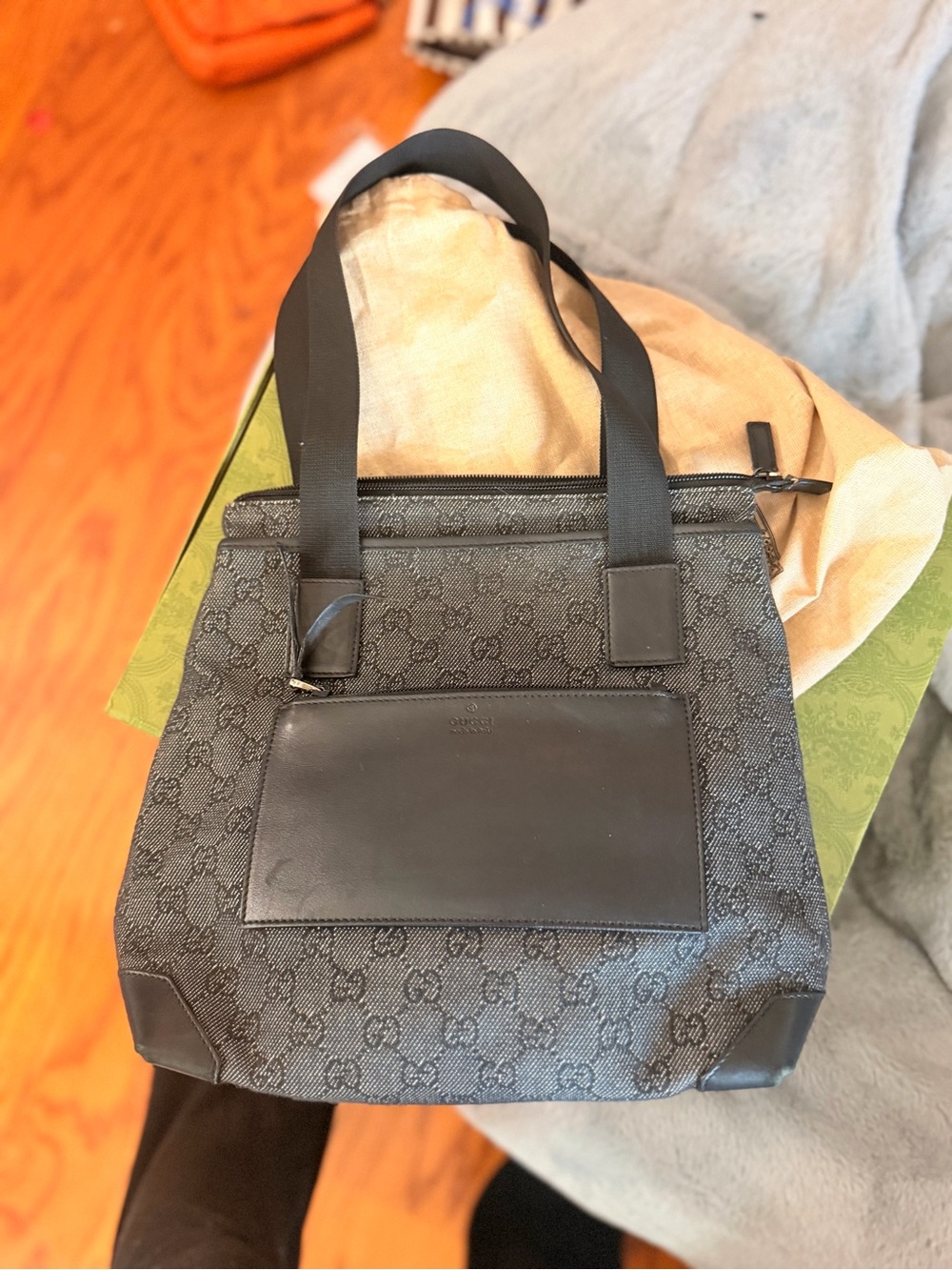 GUCCI like new black shoulder bag canvas and leather. comes with box and dusty - Picture 15 of 15